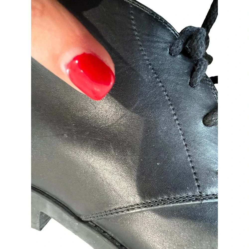 SALVATORE FERRAGAMO SACHIE BLACK LEATHER GANCINI CHUKKA BOOTS ANKLE LACE UP 7 EE